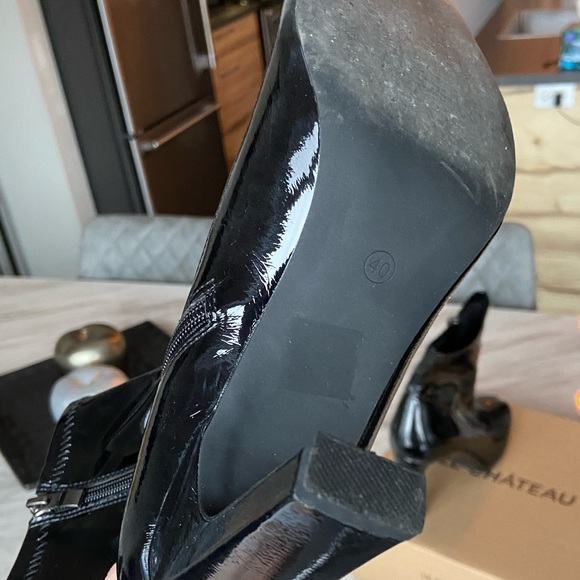 LE CHÂTEAU | Faux leather ankle boots - Picture 8 of 12